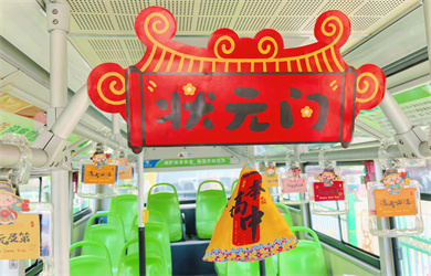 玉汽集团70周年特别行动|公交车厢变身 “祝福加油站” 细节服务 温暖考生赴考路