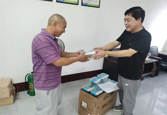 玉汽公交“战高温，送清凉”活动温情启航